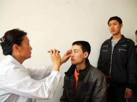 报考警校近视手术什么时候做(需提前半年做近视眼手术)