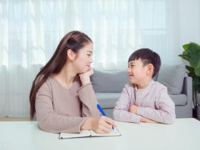 孩子报口才班最佳年龄(3-15岁都是最佳时机)