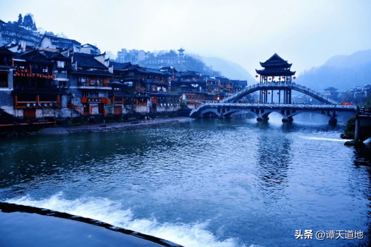 凤凰古城在哪里市县（中国最美小城-湖南凤凰，有哪些著名的A级景区）