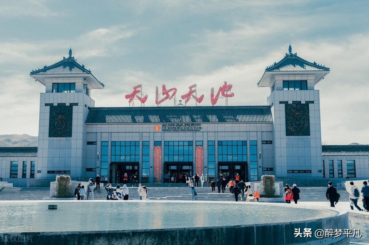 天池在新疆的哪个地方（中国三大天池，新疆5A级景区）