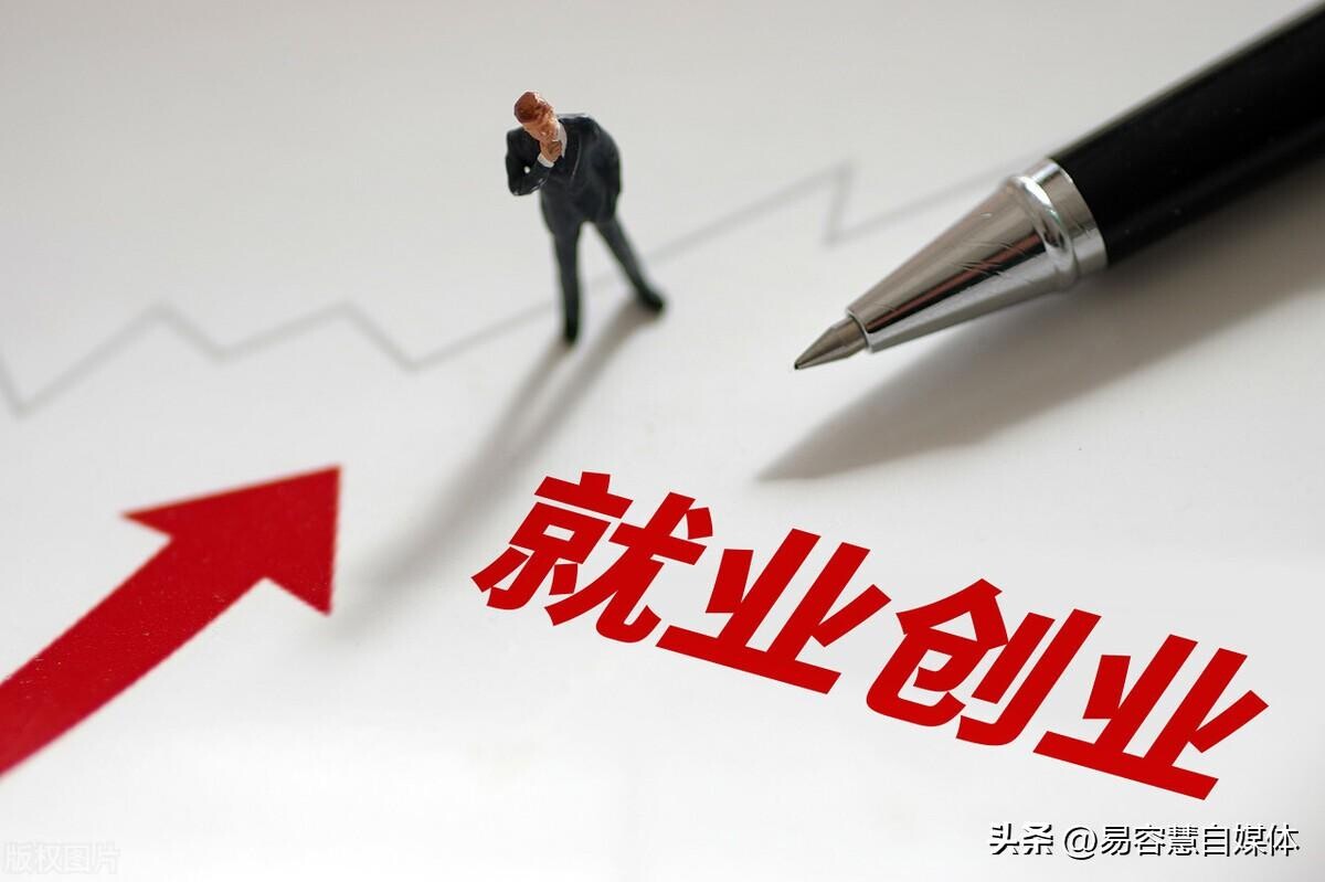 回老家创业适合做什么（创业从事电商，营业收入四五十万）