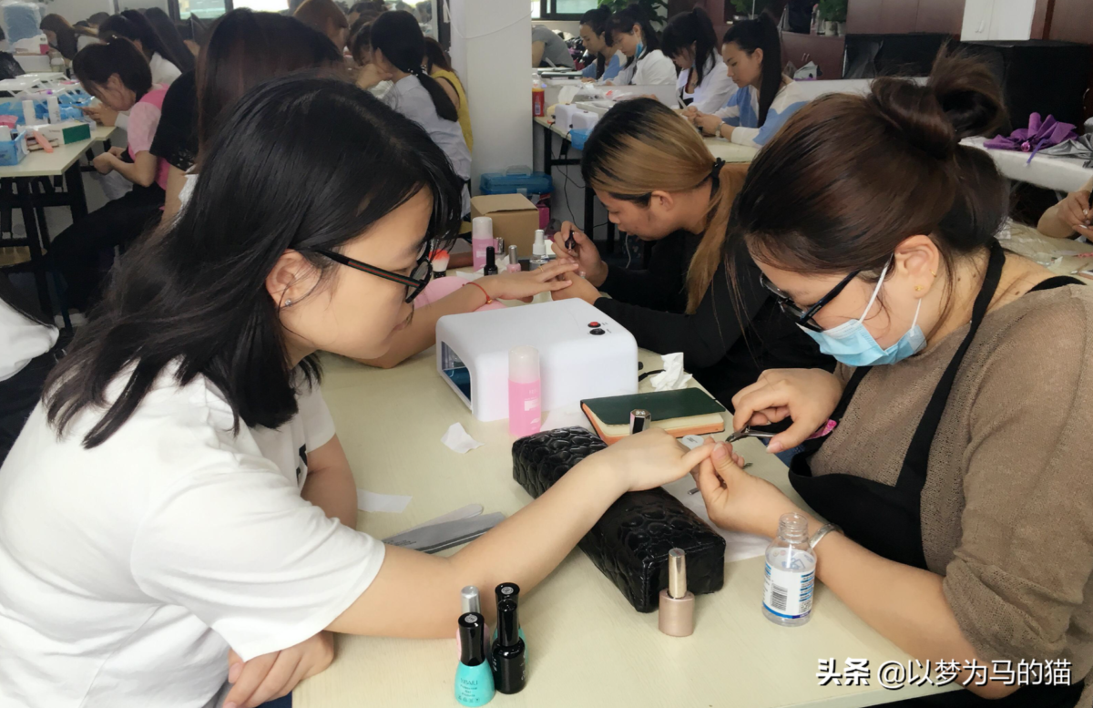 35岁女人无学历适合学点什么（学这5种手艺上手快）